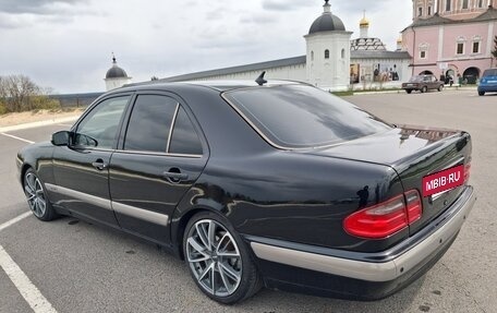 Mercedes-Benz E-Класс, 2001 год, 570 000 рублей, 4 фотография