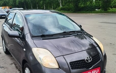 Toyota Yaris III рестайлинг, 2007 год, 440 000 рублей, 1 фотография