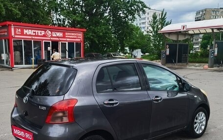 Toyota Yaris III рестайлинг, 2007 год, 440 000 рублей, 2 фотография