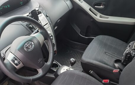 Toyota Yaris III рестайлинг, 2007 год, 440 000 рублей, 9 фотография