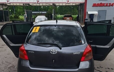 Toyota Yaris III рестайлинг, 2007 год, 440 000 рублей, 7 фотография