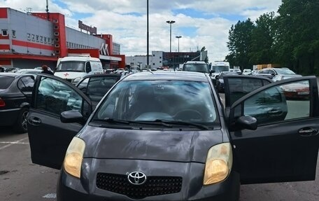 Toyota Yaris III рестайлинг, 2007 год, 440 000 рублей, 5 фотография