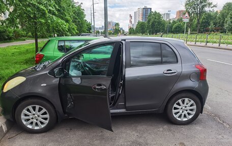 Toyota Yaris III рестайлинг, 2007 год, 440 000 рублей, 21 фотография