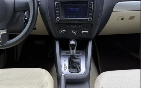 Volkswagen Jetta VI, 2013 год, 990 000 рублей, 15 фотография
