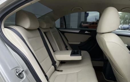 Volkswagen Jetta VI, 2013 год, 990 000 рублей, 21 фотография