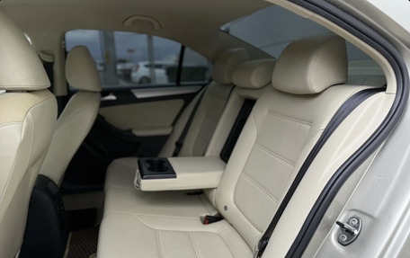 Volkswagen Jetta VI, 2013 год, 990 000 рублей, 20 фотография