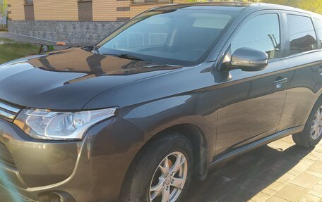 Mitsubishi Outlander III рестайлинг 3, 2013 год, 1 200 000 рублей, 2 фотография
