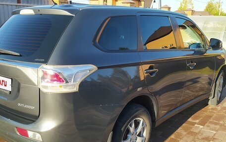 Mitsubishi Outlander III рестайлинг 3, 2013 год, 1 200 000 рублей, 4 фотография