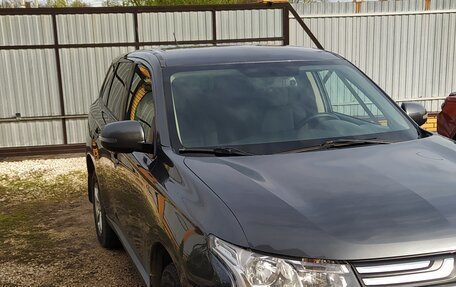 Mitsubishi Outlander III рестайлинг 3, 2013 год, 1 200 000 рублей, 10 фотография
