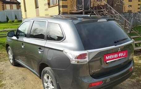 Mitsubishi Outlander III рестайлинг 3, 2013 год, 1 200 000 рублей, 8 фотография