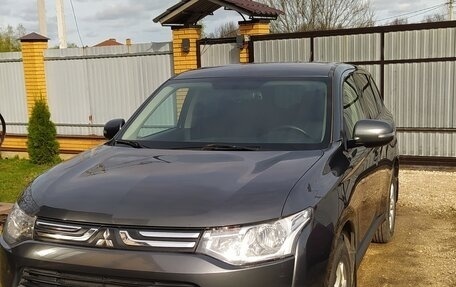 Mitsubishi Outlander III рестайлинг 3, 2013 год, 1 200 000 рублей, 5 фотография