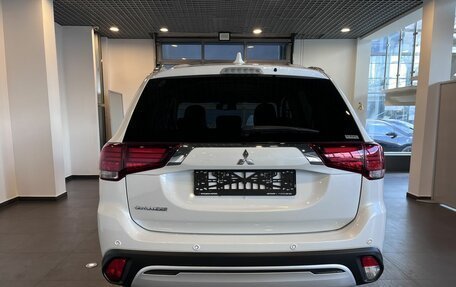 Mitsubishi Outlander III рестайлинг 3, 2021 год, 3 240 000 рублей, 4 фотография