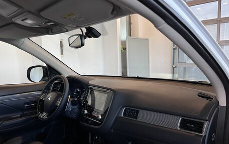 Mitsubishi Outlander III рестайлинг 3, 2021 год, 3 240 000 рублей, 12 фотография