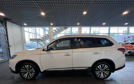 Mitsubishi Outlander III рестайлинг 3, 2021 год, 3 240 000 рублей, 6 фотография