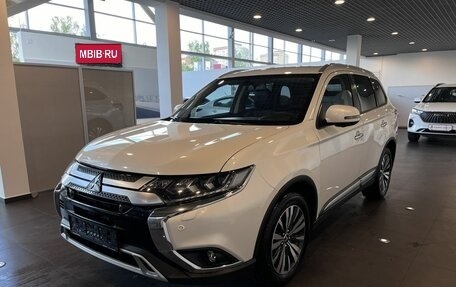 Mitsubishi Outlander III рестайлинг 3, 2021 год, 3 240 000 рублей, 7 фотография