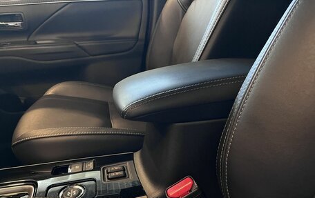 Mitsubishi Outlander III рестайлинг 3, 2021 год, 3 240 000 рублей, 28 фотография