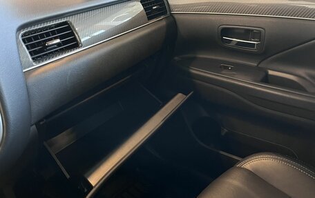 Mitsubishi Outlander III рестайлинг 3, 2021 год, 3 240 000 рублей, 26 фотография