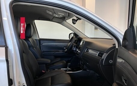 Mitsubishi Outlander III рестайлинг 3, 2021 год, 3 240 000 рублей, 25 фотография