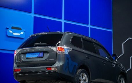 Mitsubishi Outlander III рестайлинг 3, 2014 год, 1 230 000 рублей, 6 фотография