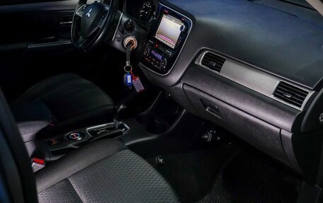 Mitsubishi Outlander III рестайлинг 3, 2014 год, 1 230 000 рублей, 13 фотография