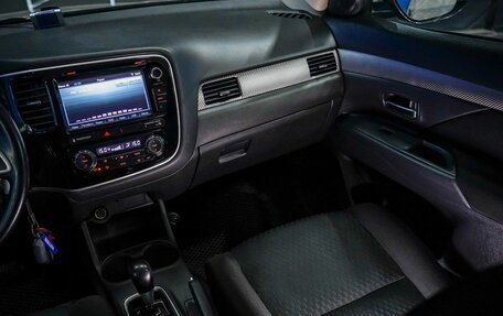 Mitsubishi Outlander III рестайлинг 3, 2014 год, 1 230 000 рублей, 27 фотография