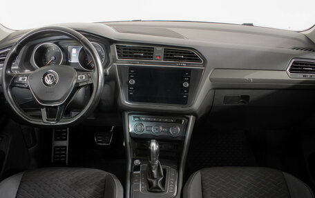 Volkswagen Tiguan II, 2018 год, 2 145 000 рублей, 12 фотография