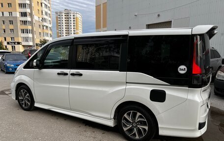 Honda Stepwgn IV, 2017 год, 1 850 000 рублей, 5 фотография