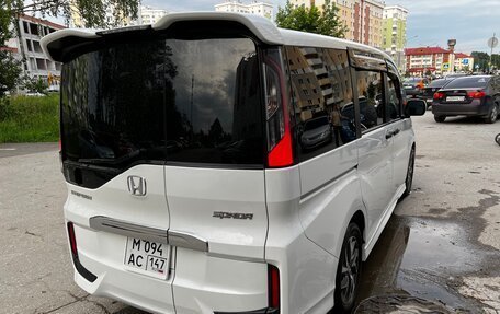 Honda Stepwgn IV, 2017 год, 1 850 000 рублей, 2 фотография