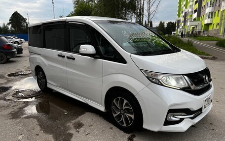 Honda Stepwgn IV, 2017 год, 1 850 000 рублей, 4 фотография