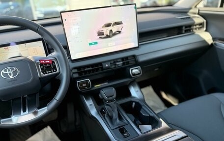 Toyota RAV4, 2026 год, 3 990 000 рублей, 29 фотография