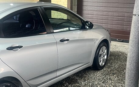 Hyundai Solaris II рестайлинг, 2015 год, 12 фотография