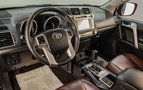 Toyota Land Cruiser Prado 150 рестайлинг 2, 2016 год, 4 129 000 рублей, 8 фотография