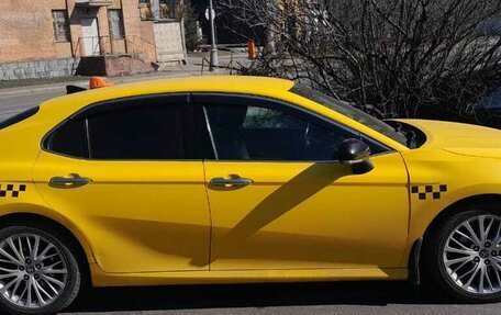 Toyota Camry, 2021 год, 1 900 000 рублей, 3 фотография