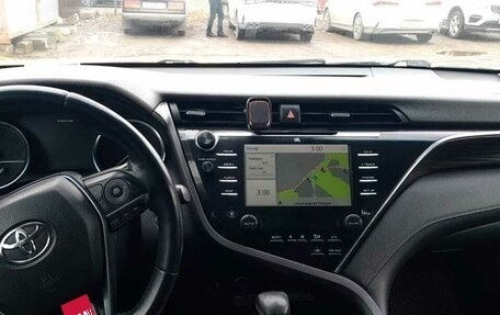 Toyota Camry, 2021 год, 1 900 000 рублей, 6 фотография