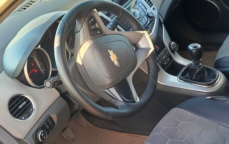 Chevrolet Cruze II, 2010 год, 630 000 рублей, 5 фотография