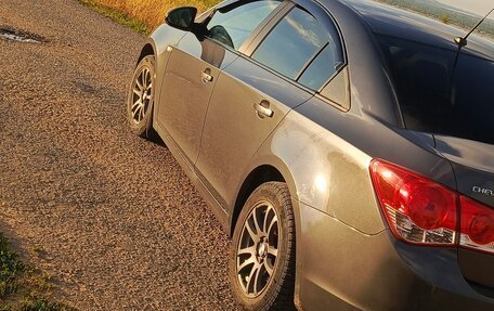 Chevrolet Cruze II, 2010 год, 630 000 рублей, 3 фотография