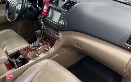 Toyota Highlander III, 2011 год, 1 570 000 рублей, 5 фотография