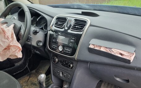 Renault Logan II, 2016 год, 270 000 рублей, 4 фотография