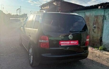 Volkswagen Touran III, 2005 год, 550 000 рублей, 3 фотография
