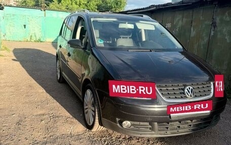 Volkswagen Touran III, 2005 год, 550 000 рублей, 2 фотография