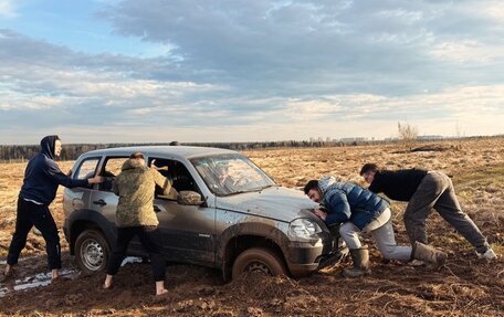 Chevrolet Niva I рестайлинг, 2012 год, 630 000 рублей, 24 фотография