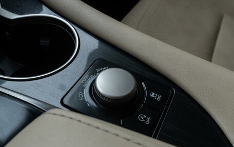 Lexus RX IV рестайлинг, 2017 год, 3 990 000 рублей, 21 фотография