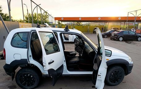 Chevrolet Niva I рестайлинг, 2017 год, 600 000 рублей, 3 фотография
