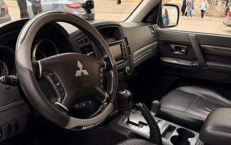 Mitsubishi Pajero IV, 2010 год, 2 000 000 рублей, 13 фотография