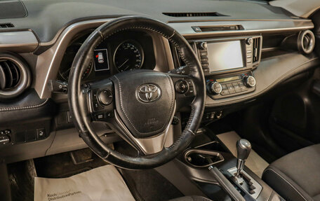 Toyota RAV4, 2018 год, 2 379 000 рублей, 7 фотография