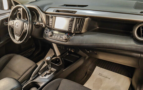 Toyota RAV4, 2018 год, 2 379 000 рублей, 16 фотография