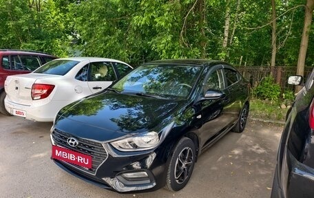Hyundai Solaris II рестайлинг, 2018 год, 1 350 000 рублей, 2 фотография