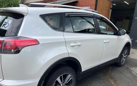 Toyota RAV4, 2017 год, 2 600 000 рублей, 2 фотография