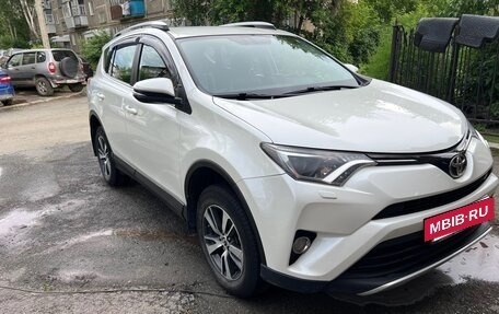 Toyota RAV4, 2017 год, 2 600 000 рублей, 4 фотография