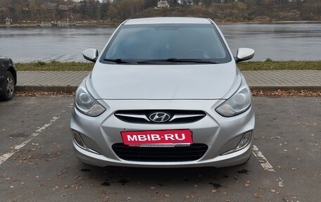 Hyundai Solaris II рестайлинг, 2011 год, 580 000 рублей, 1 фотография